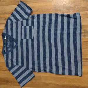 Guess v-neck